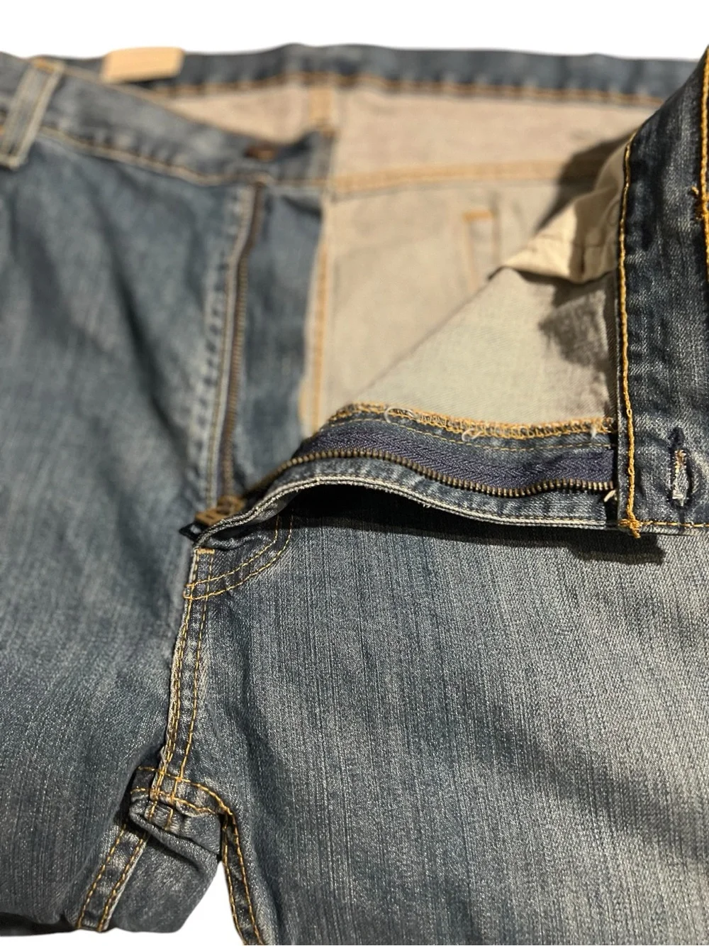 Levi's 559 Jeans Men's 42/32 Medium Wash Indigo Straight-Leg Relaxed Fit